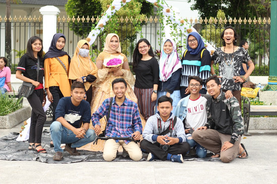 BELAJAR IKLAN INSTALASI, MAHASISWA STIKOM YOGYAKARTA PRAKTIK LANGSUNG DI TITIK NOL